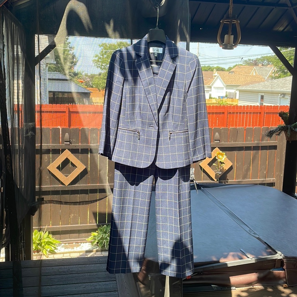 NEW Le Suit 2 piece Suit Set navy and white